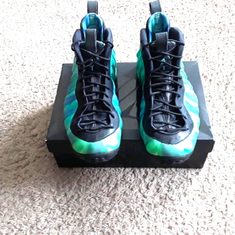 Exclusive Nike Foamposite Northern Star Lights